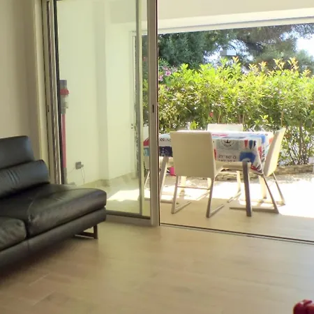 With Garden 200 M From The * Sanary-sur-Mer
